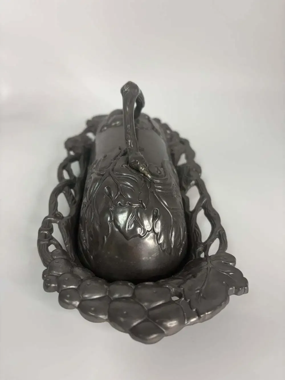 Vintage Arthurs Court 2001 Pewter Grape Vines Leaves Covered Butter Dish.